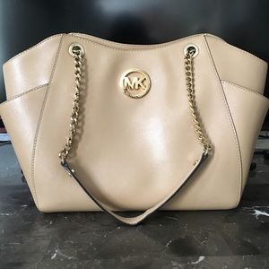 Michael Kors Chain Shoulder Bag OPEN TO TRADES☺️